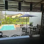 Recanto Manga da Rosa - casinha de fazenda no centro da cidade